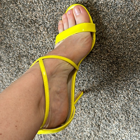 Neon Yellow Steve Madden Heels - Picture 2 of 7